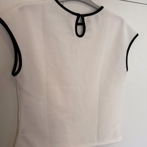 Basic black and white t-shirt new, size medium