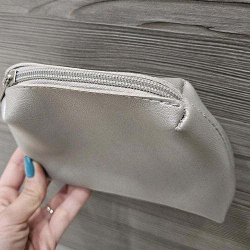 Small toiletry bags like new, gold and silver