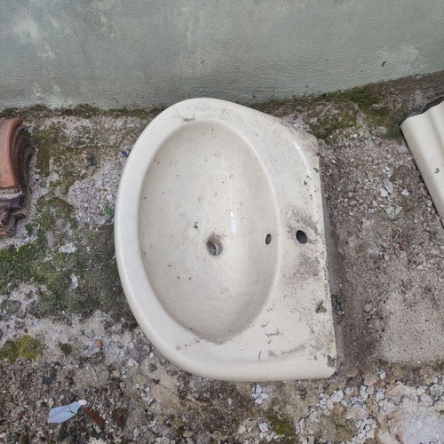 Sink with pedestal