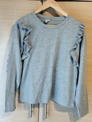 T-shirt daily used, size medium, gray or white