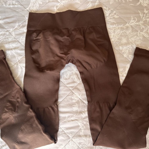 Thrivin Elevate Sculpting Mid Waist Scrunch Leggings, brown, size S