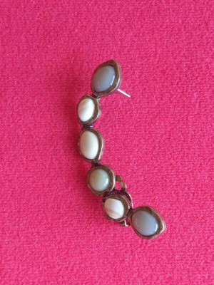 Vintage single ear climber earring with semiprecious stones, like new
