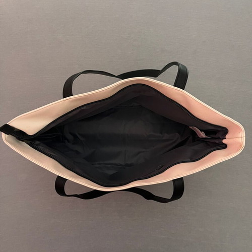 Minnie Mouse shoulder bag like new, white with black details