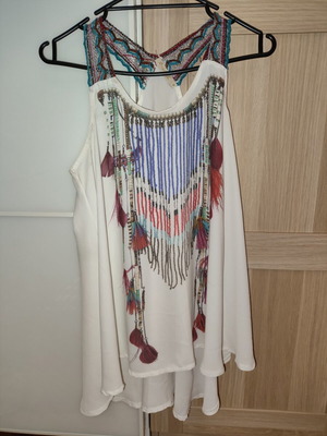 Sleeveless blouse Dejavu white multicolor like new, size M