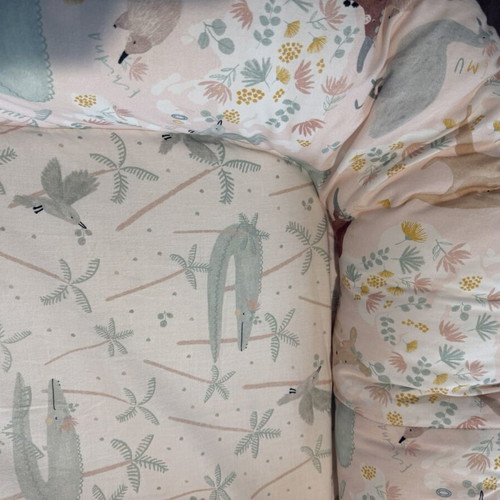 Dundee and Friends Baby Nest Pink Smoke Mint like new