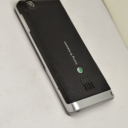 Sony Ericsson Naite (J105i) phone like new, silver