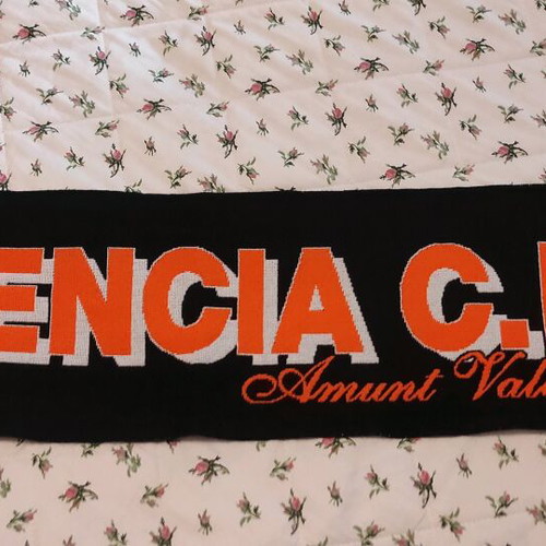 Valencia scarf like new