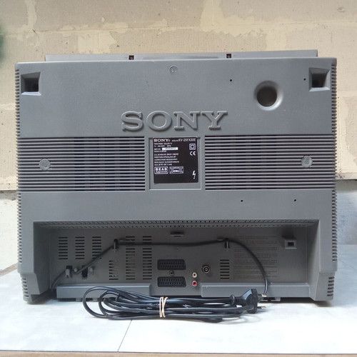 Sony Trinitron KV-25F X30 silver TV used, ideal for 1990s video games