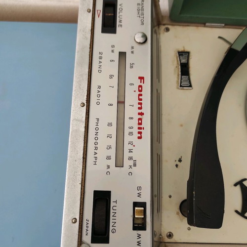 Vintage Fountain turntable radio used