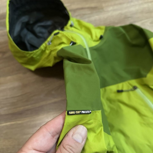 Haglöfs GoreTex Paclite Unlimited Jacket size S like new, green