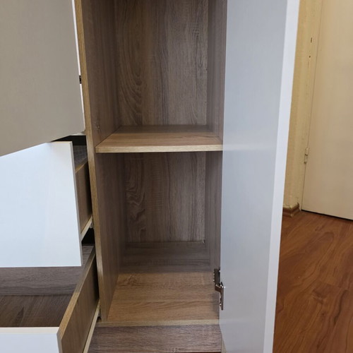 Wardrobe like new, three-door, 180x90x40 cm
