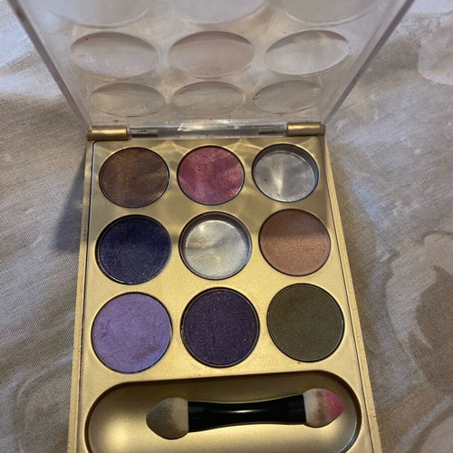 Estée Lauder Pure Color eyeshadow palette used with 7 shades