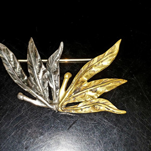 Vintage pin half silver half gold like new
