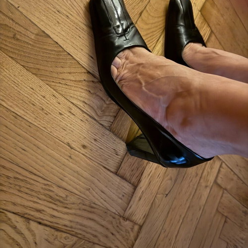 Kazakos pumps used, black with square toe, size 37