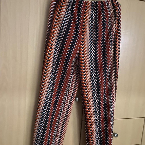 Patterned pants new, size L, multicolor