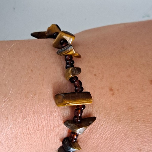 Bracelet with brown glass beads and tiger's eye