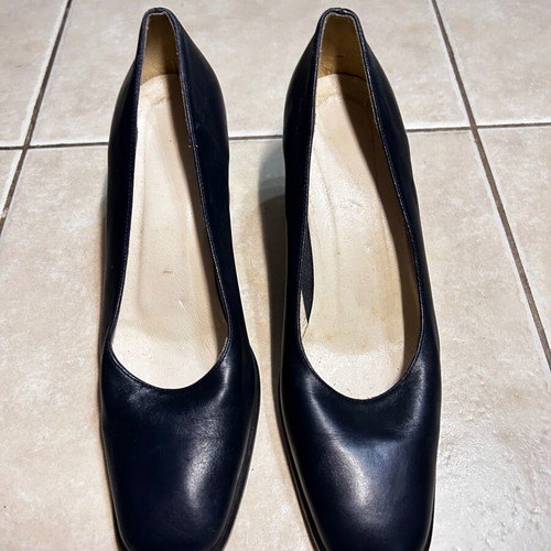 Women's leather pumps dark blue like new