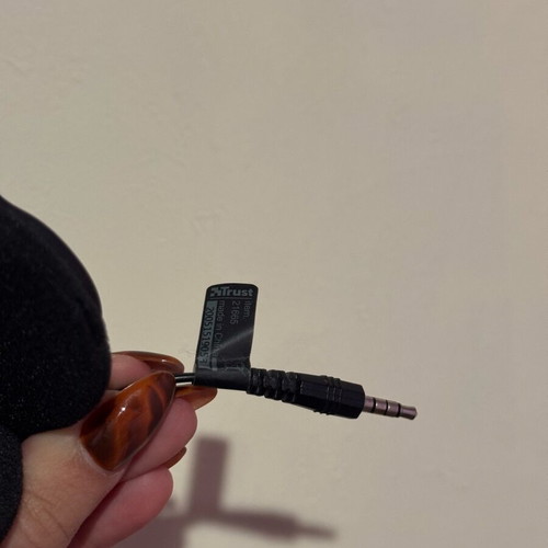 Headphones with microphone wired like new