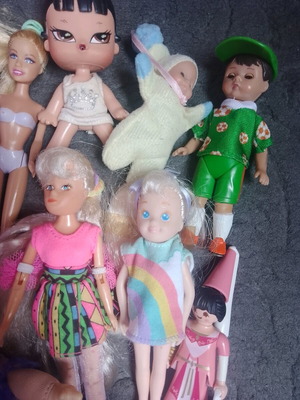 Small dolls used, lot