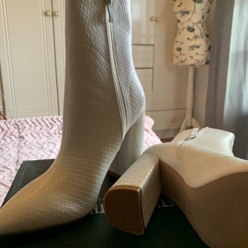 White synthetic leather pumps new, size 37