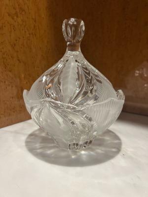 Crystal fondue pot like new with timeless design