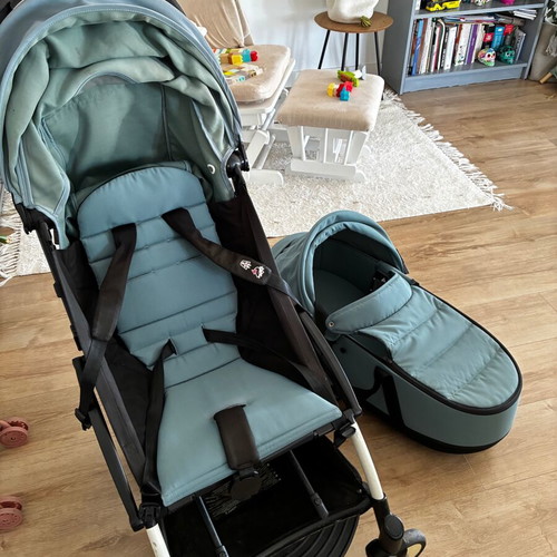 Babyzen YOYO² stroller 2-in-1 with carrycot, white frame & aqua, like new