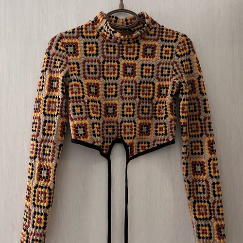 Bershka crop blouse size S like new with 3D design brown and yellow