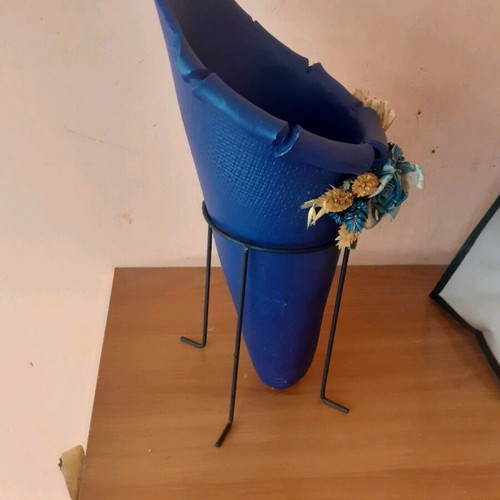Dark blue vase like new
