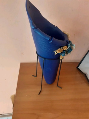 Dark blue vase like new
