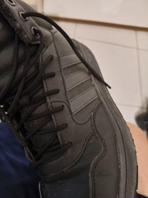 Adidas boots size 44 like new, warm, anti-slip, fur-lined
