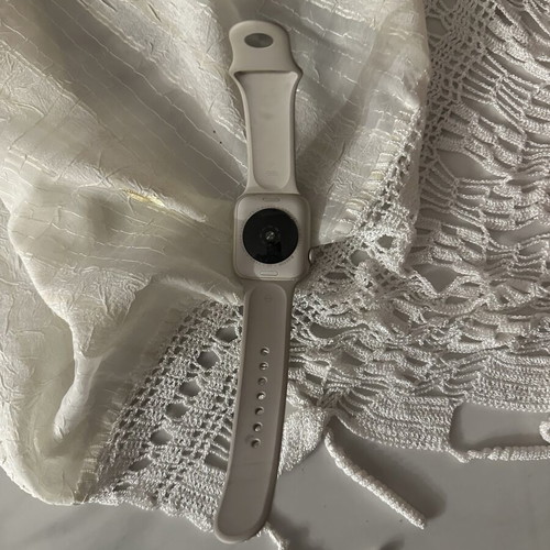 Apple Watch SE 2nd generation 44mm like new with minor screen scratch