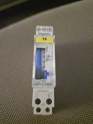 Schneider Electric IH 24H analog daily timer 16A 230V