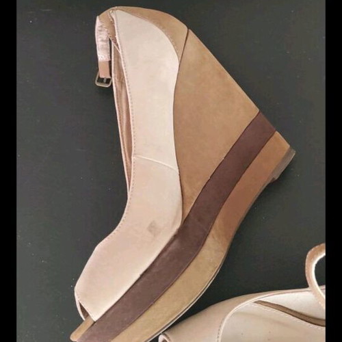 Bershka sandals size 40 like new, beige and brown