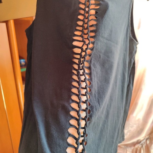 Tally Weijl top M black like new with print and back opening