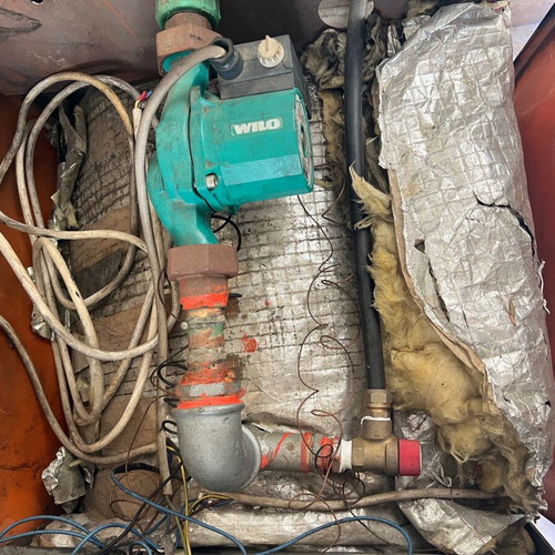 Riello 40 G5 oil burner used with boiler and accessories
