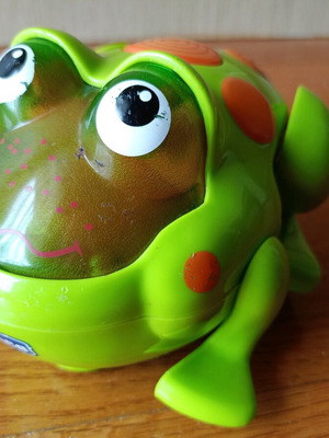 Chicco baby toy frog without batteries, sound and light