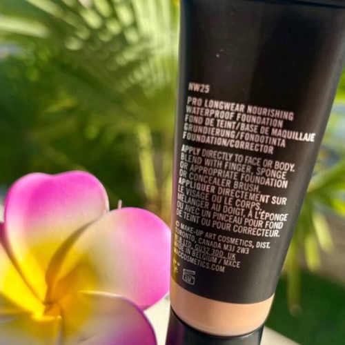 Mac Pro Longwear Nourishing Waterproof Foundation NW25 new