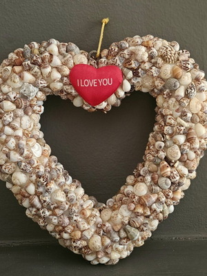 Decorative heart with seashells, like new, 21x21 cm