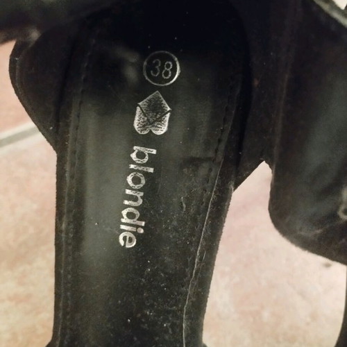 Black pumps size 38 like new