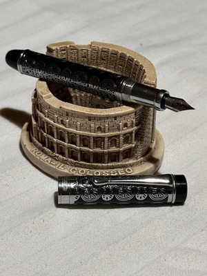 Carved collectible pen used with designs