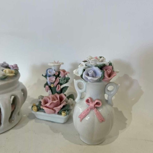 Vintage porcelain decorative figurines set of 3 used, floral details