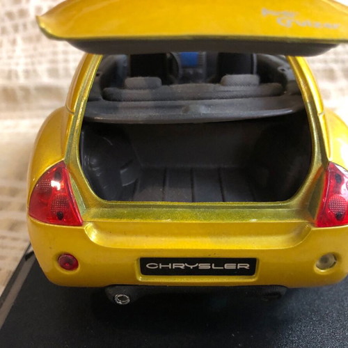 Maisto Chrysler Pronto Cruizer 1:18 original concept version collectible car like new