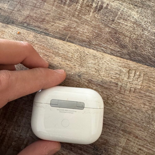 AirPods case like new