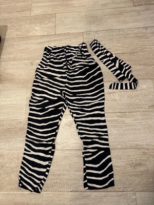Leopard print pants with belt, like new, H&M, black and white, XS