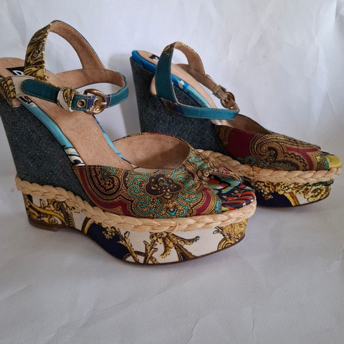 Dolce & Gabbana Multicolor Wedge Sandals 37EU used, printed fabric