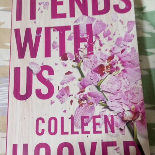 It Ends With Us by Colleen Hoover like new