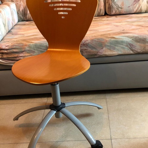 Neoset office chair used, missing two wheels