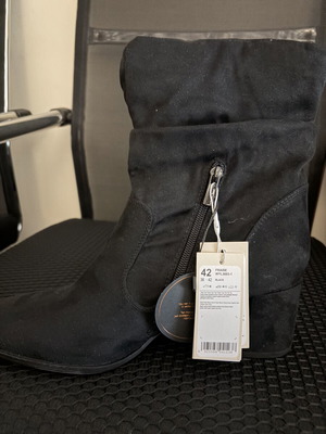 Ankle boots size 42 new, black