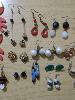 Σκουλαρίκια μεταχειρισμένα, πακέτο 16 faux bijoux με κλιπς και καρφωτά