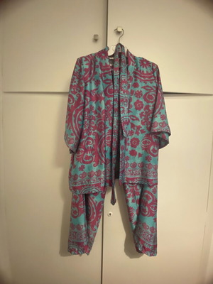 Set pantelona with kimono like new in purple and blue
